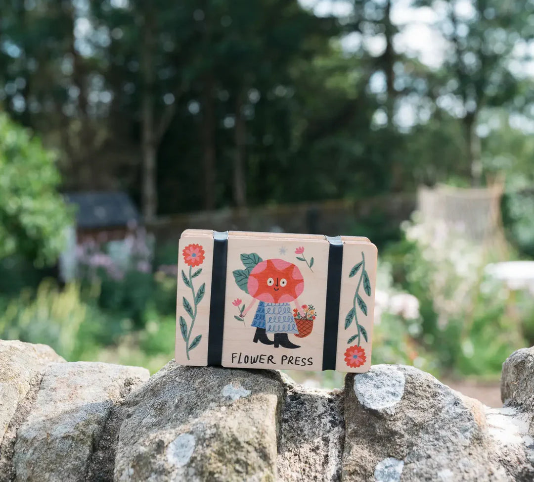 Pocket Flower Press by Studio Wald