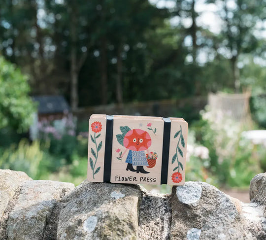Pocket Flower Press by Studio Wald